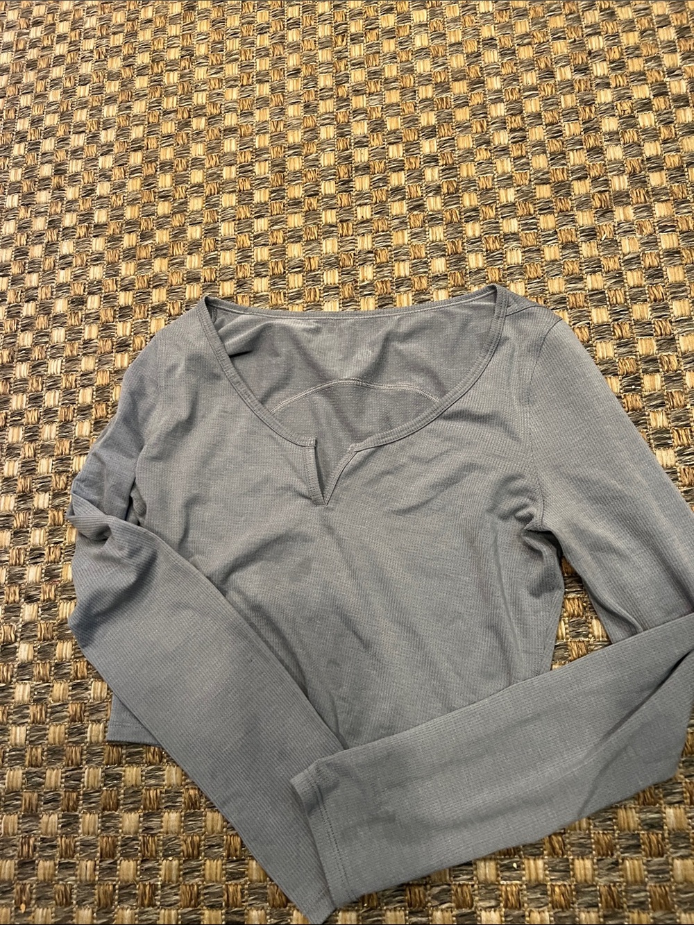 Lululemon small Womens Long Sleeve V-Neck Crop Top - Slate Blue